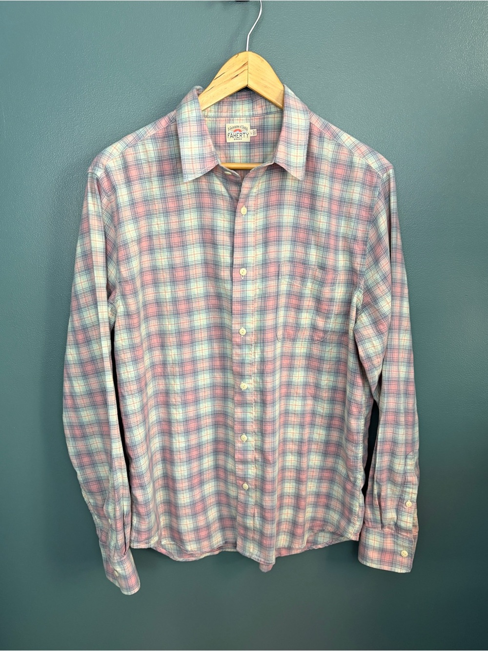 Faherty Men's Pink & Blue Long Sleeve Button-Up  Plaid Shirt Size L